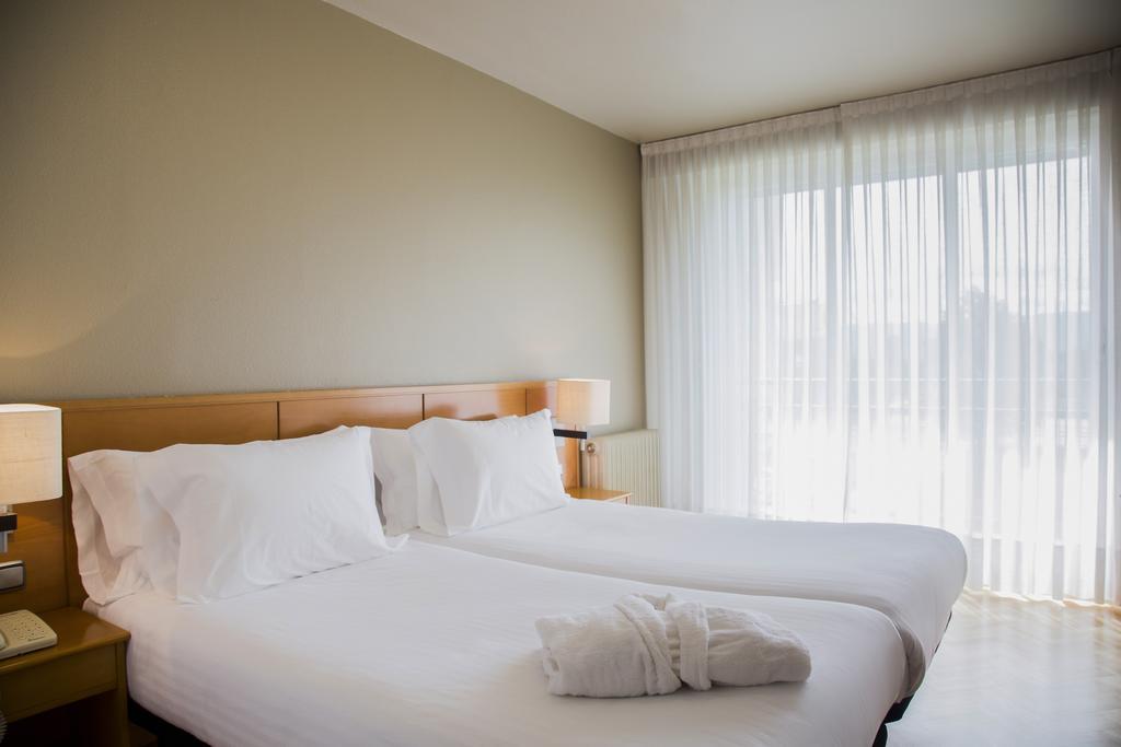 Suites Sercotel Mirasierra Пампона Екстериор снимка