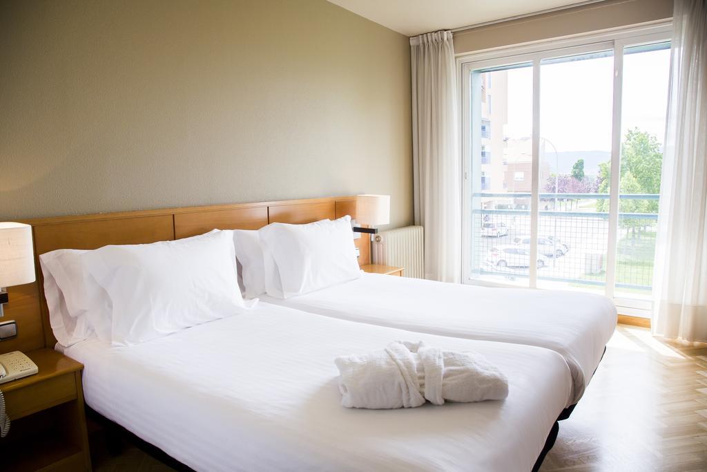 Suites Sercotel Mirasierra Пампона Екстериор снимка