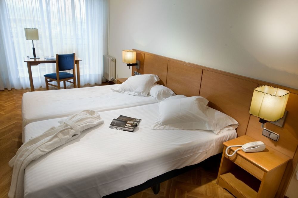 Suites Sercotel Mirasierra Пампона Екстериор снимка