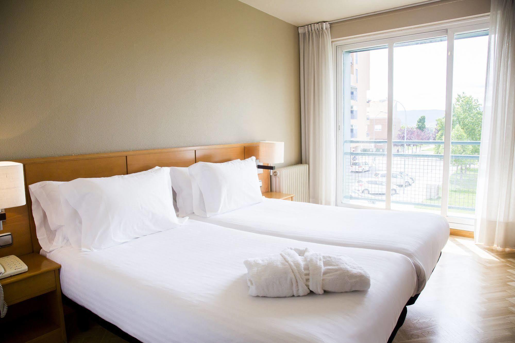 Suites Sercotel Mirasierra Пампона Екстериор снимка